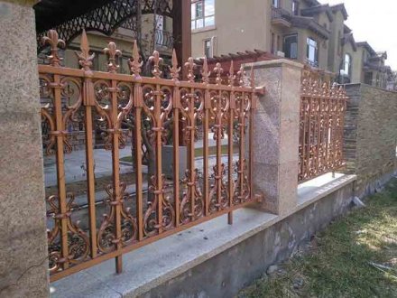 <b>目前鋁藝圍欄有什么優勢？</b>